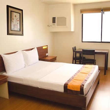 M Suites Hotel Makati City Eksteriør bilde