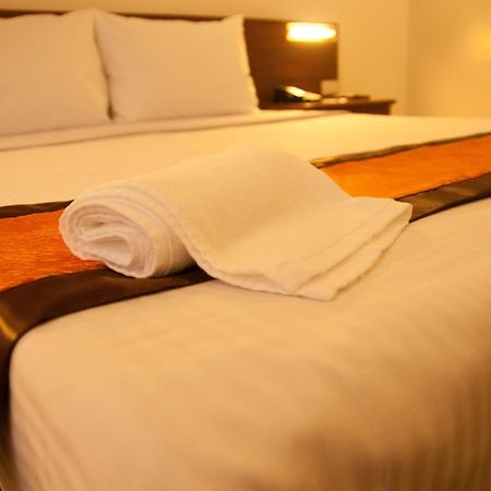 M Suites Hotel Makati City Eksteriør bilde