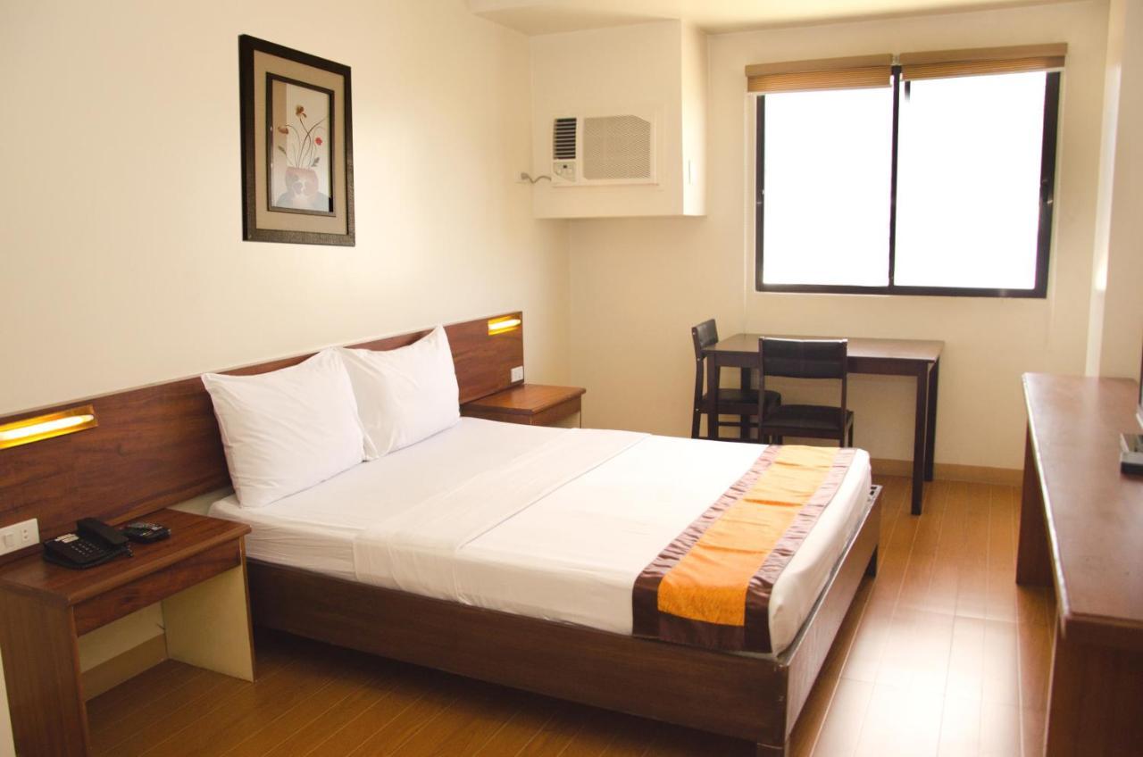 M Suites Hotel Makati City Eksteriør bilde