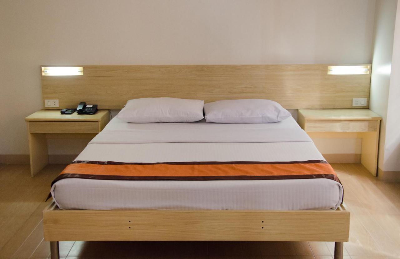 M Suites Hotel Makati City Eksteriør bilde