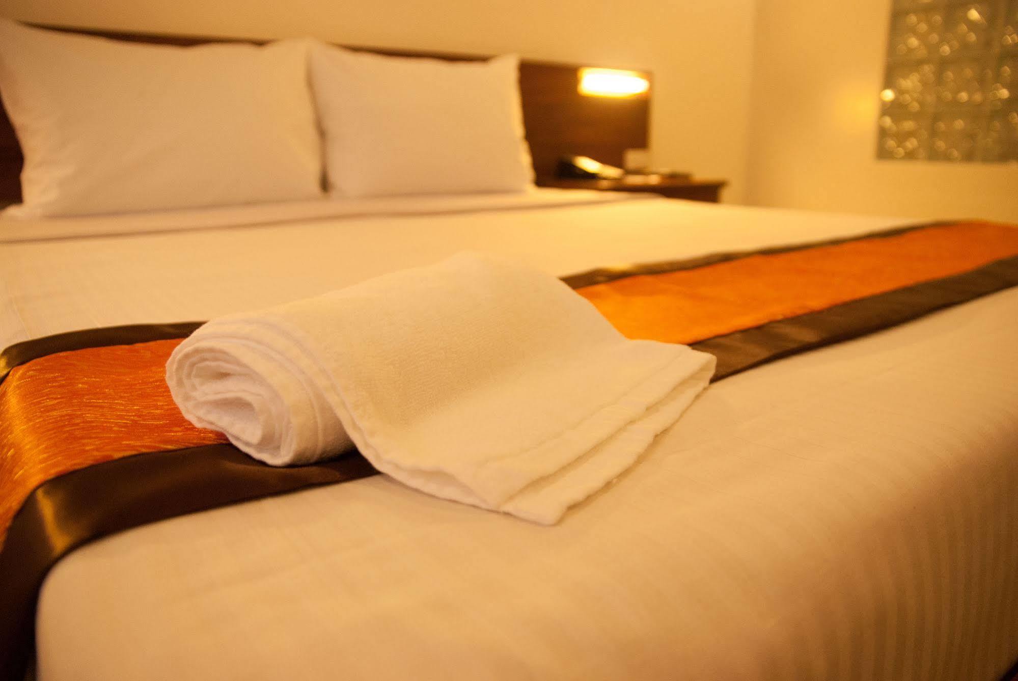 M Suites Hotel Makati City Eksteriør bilde