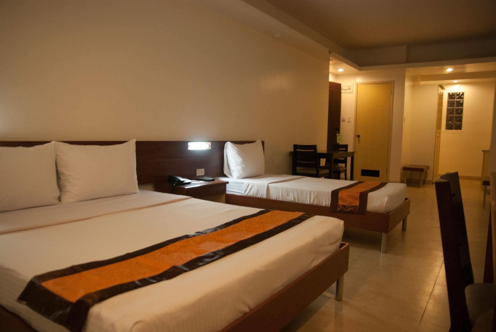 M Suites Hotel Makati City Eksteriør bilde