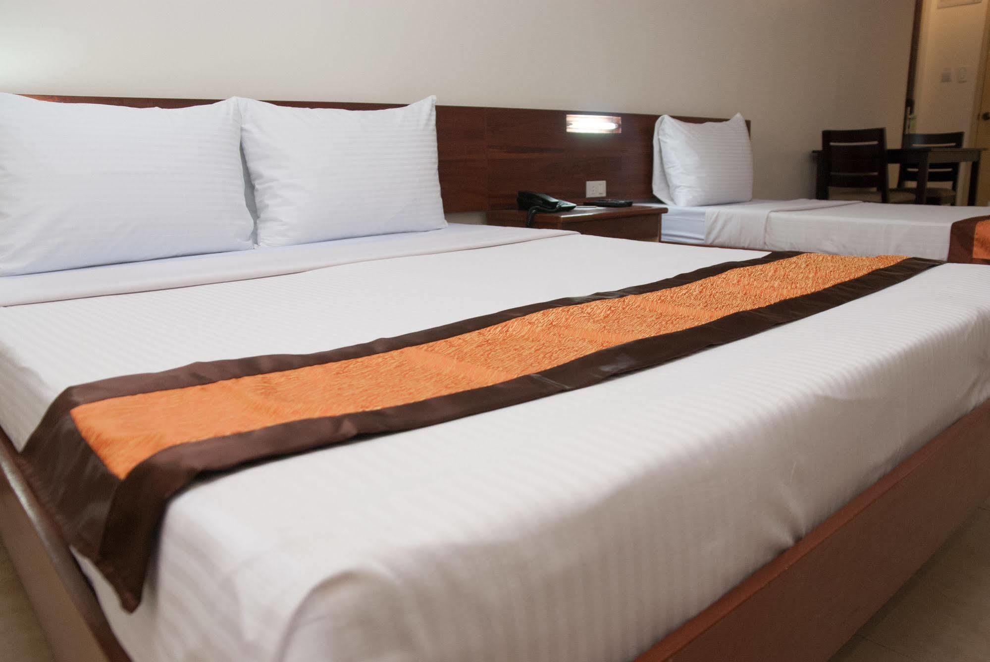 M Suites Hotel Makati City Eksteriør bilde