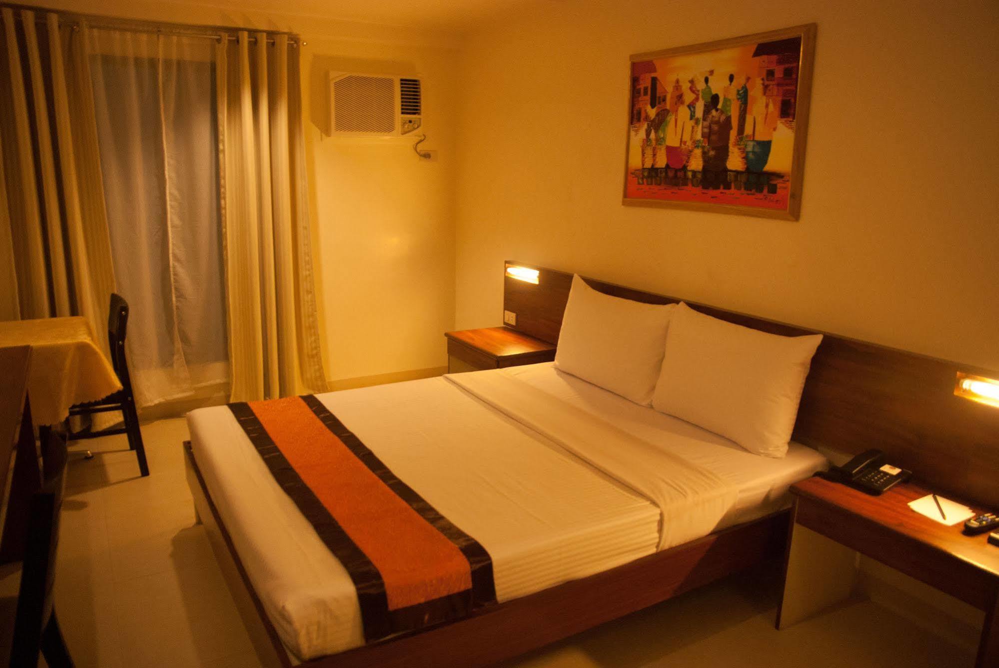 M Suites Hotel Makati City Eksteriør bilde