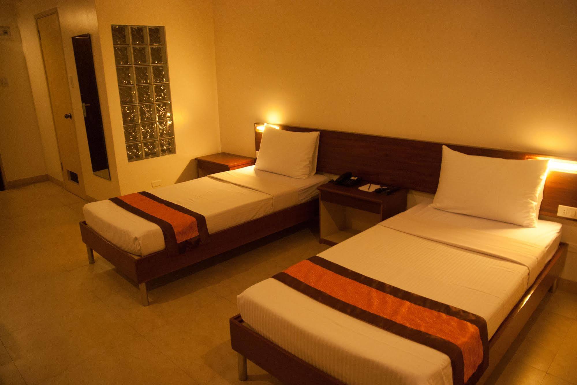 M Suites Hotel Makati City Eksteriør bilde