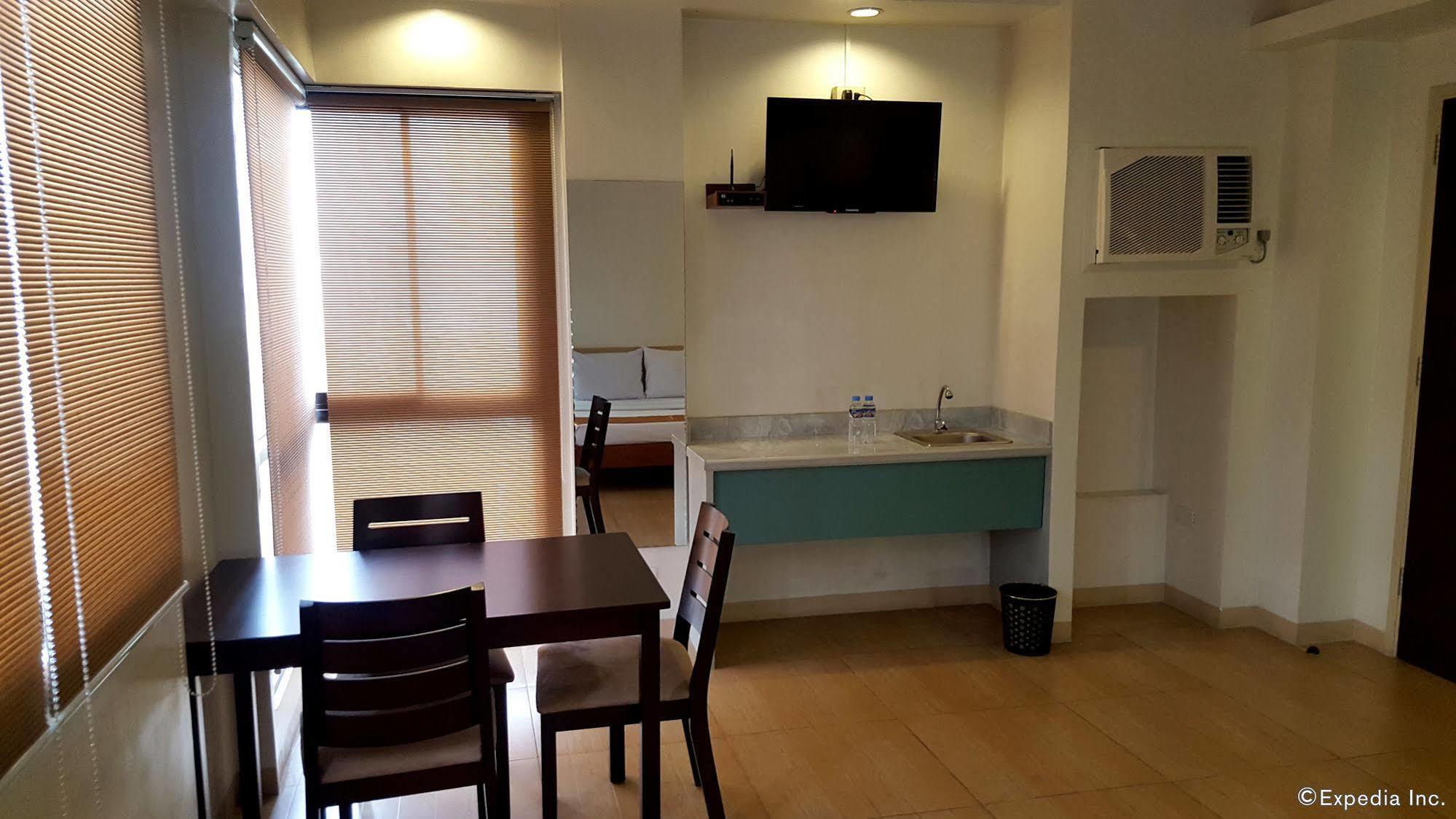 M Suites Hotel Makati City Eksteriør bilde