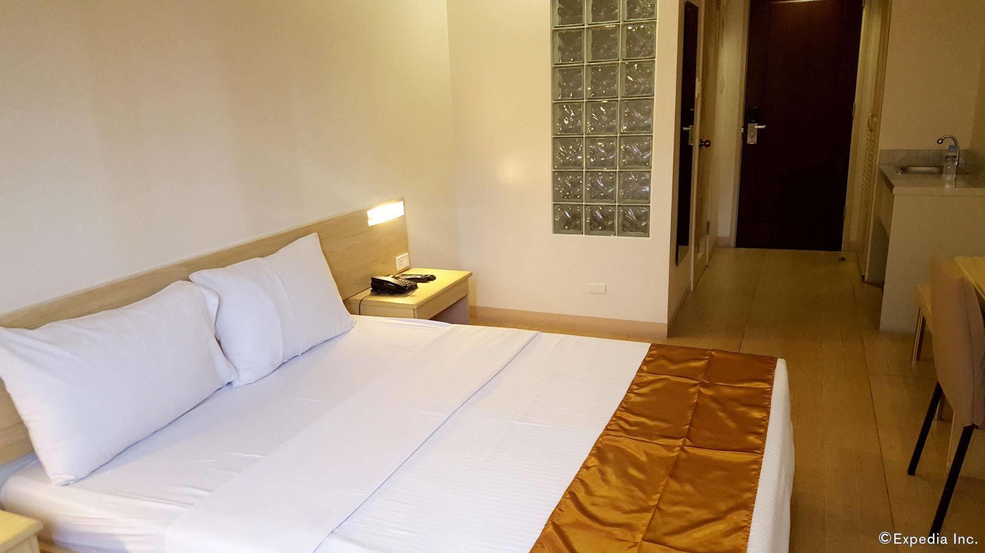 M Suites Hotel Makati City Eksteriør bilde