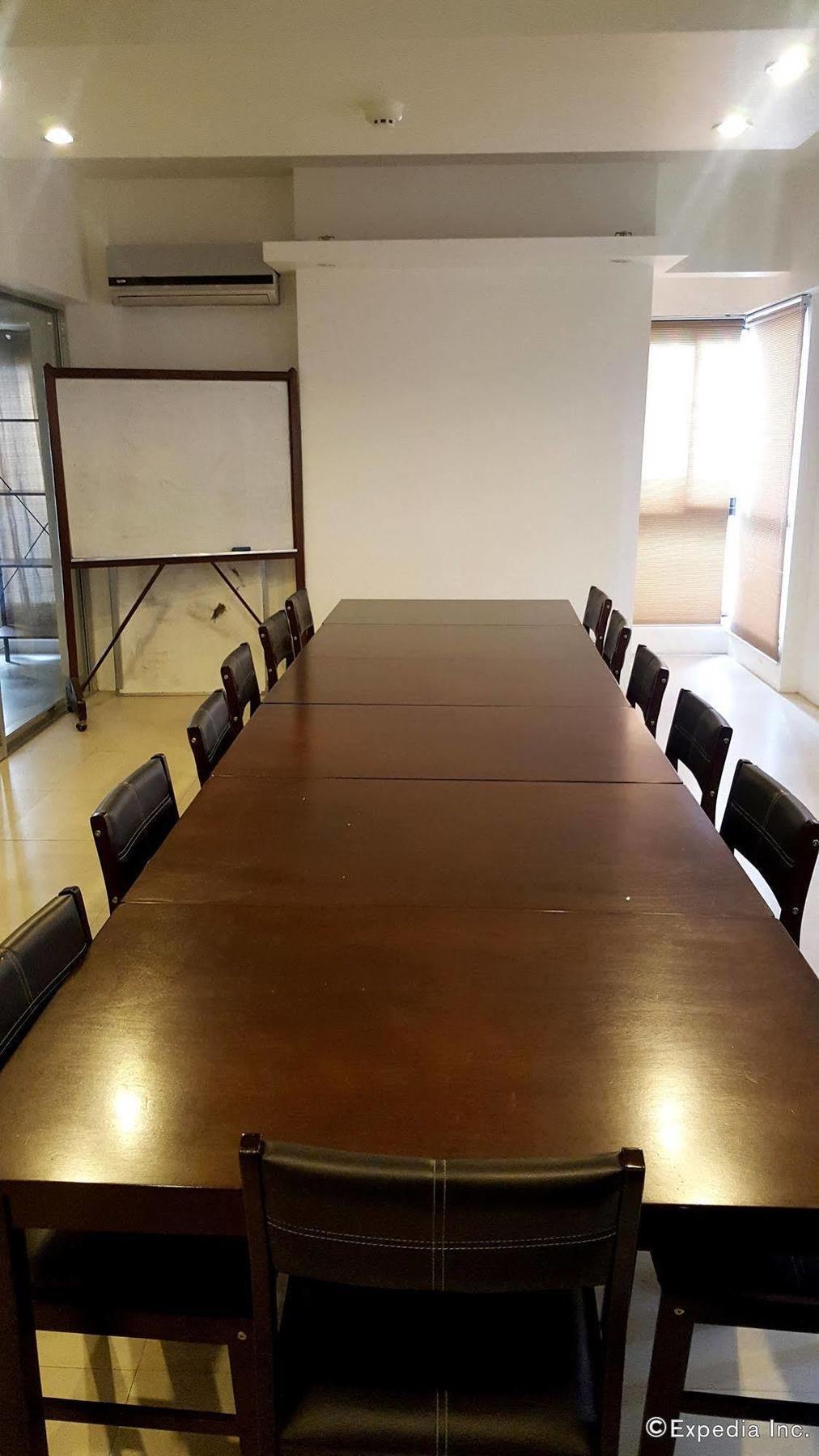 M Suites Hotel Makati City Eksteriør bilde