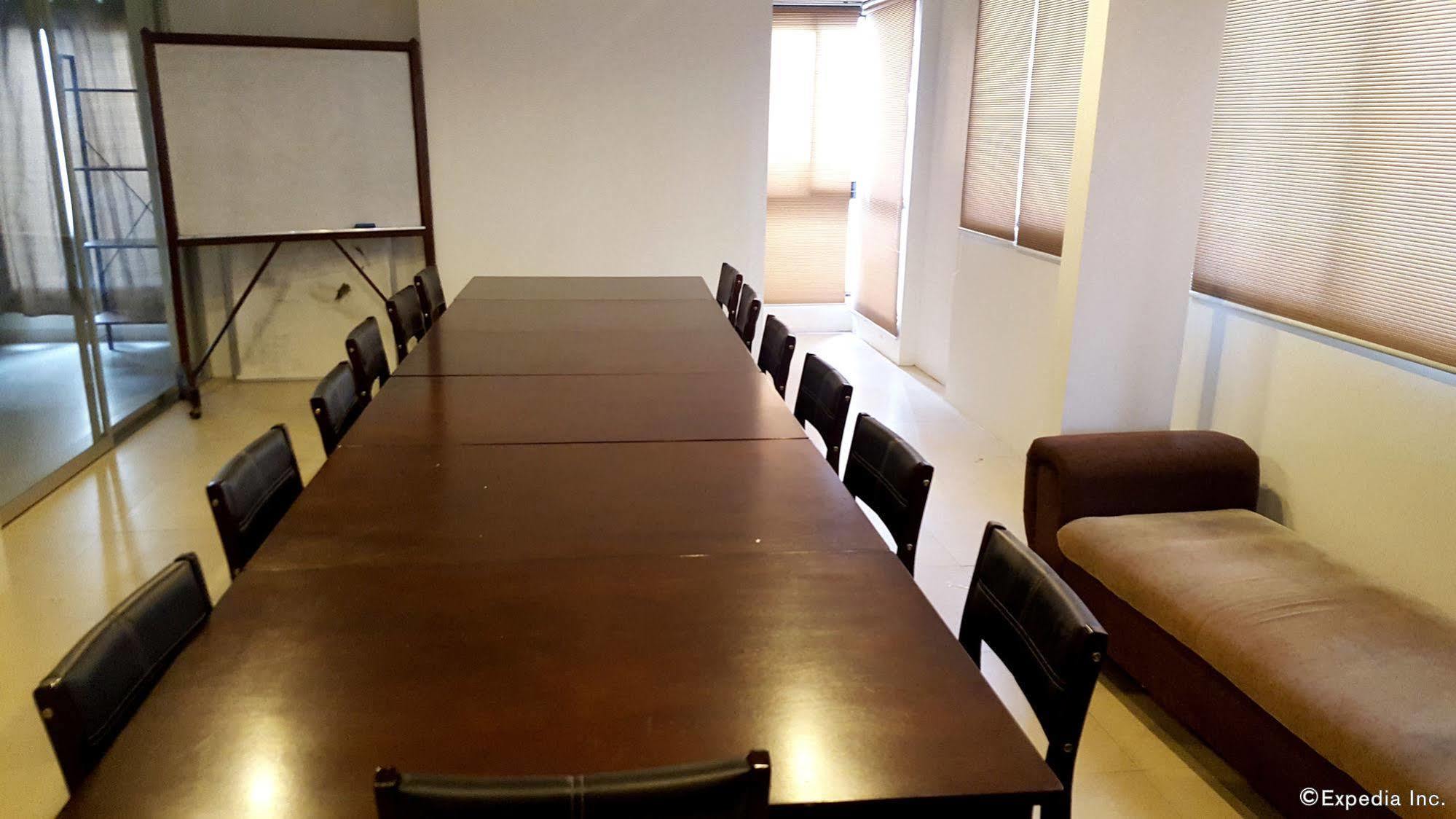M Suites Hotel Makati City Eksteriør bilde
